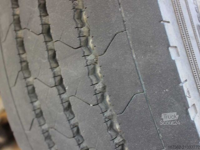 Camion plateau avec bâche DAF LF 45.180, SLEEPING CABIN, EURO 3, PNEU 80%