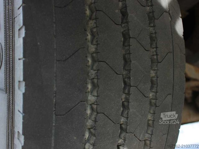 Camion plateau avec bâche DAF LF 45.180, SLEEPING CABIN, EURO 3, PNEU 80%