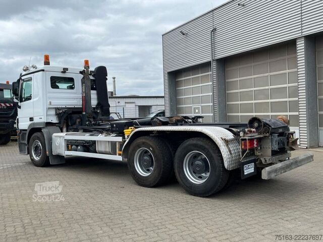 Haakarm vrachtwagen MERCEDES-BENZ Actros 2644 6x4 Abrollkipper Hiab XR 21S59