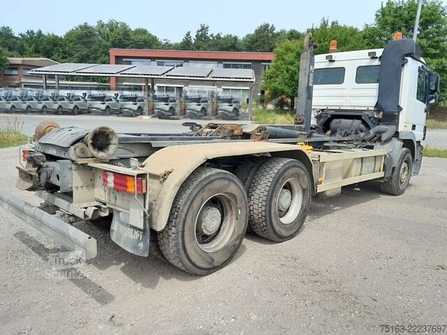 Haakarm vrachtwagen MERCEDES-BENZ Actros 2644 6x4 Abrollkipper Hiab XR 21S59