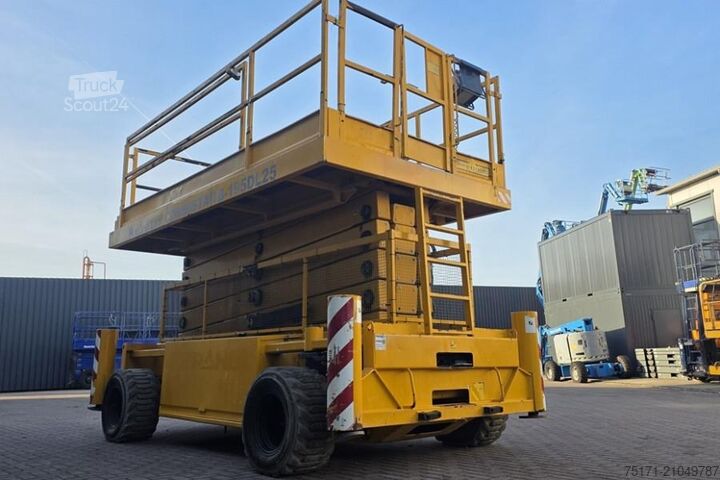 Elevador de tijera Holland Lift Combistar B-195DL25 4WD/P/N Diesel, 21.5m Working