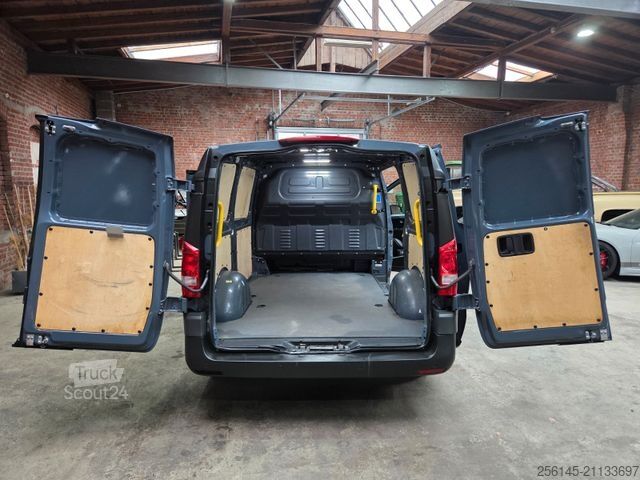 Minibus MERCEDES-BENZ Vito Kasten 110  Kamera Tempom. Klima Tüv neu E6
