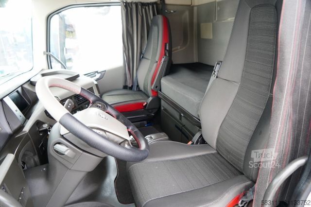 Standardowy ciągnik siodłowy VOLVO FH  460 /  I-SHIFT / 