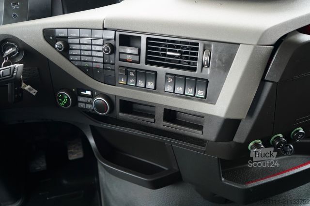 Standardowy ciągnik siodłowy VOLVO FH  460 /  I-SHIFT / 