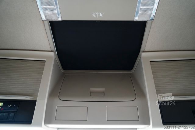 Standardowy ciągnik siodłowy VOLVO FH  460 /  I-SHIFT / 