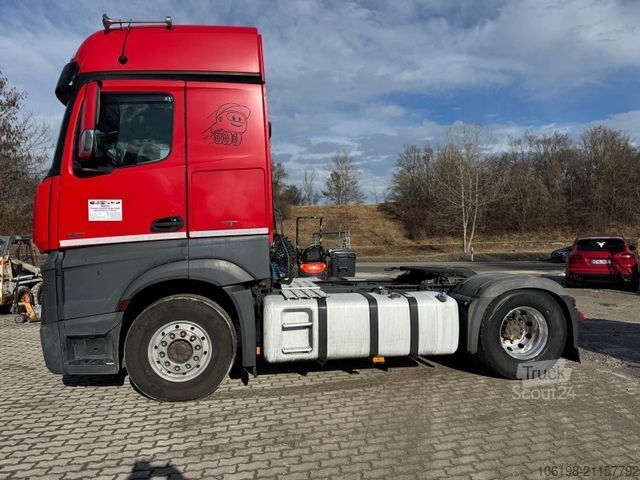 Trattore stradale standard MERCEDES-BENZ 1851