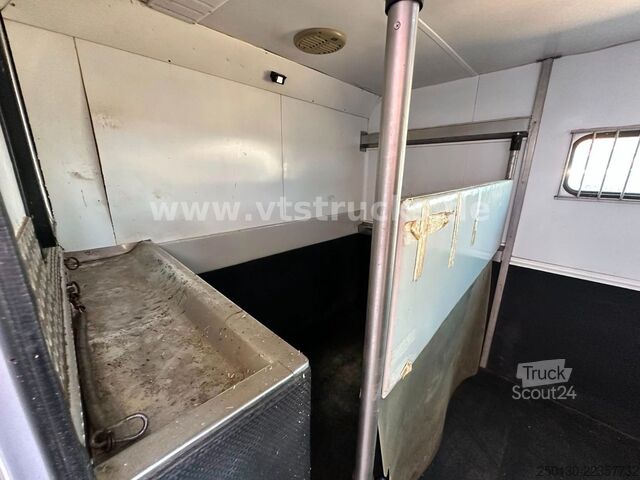 Karjan kuljetusauto MERCEDES-BENZ Atego 1218L Pferdetransporter mit Wohnabteil