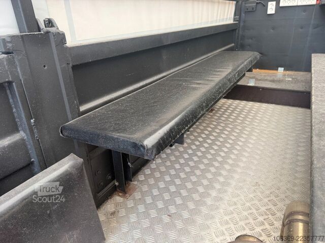 Avolavetta pressupeitolla MAN 5 To MIL 4x4 / Partytruck