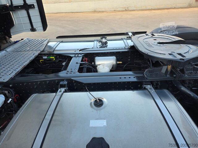 τυπικός οδικός ελκυστήρας Iveco SWAY 580