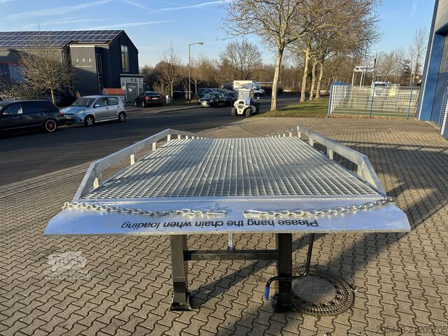 Rampa de carga 8T galvanizada, rampa para contentores  Verladerampe 8 Tonnen