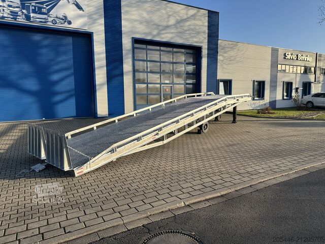 Rampa de carga 8T galvanizada, rampa para contentores  Verladerampe 8 Tonnen
