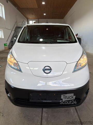 Slēgtais furgons NISSAN E-NV200 Elektro Kastenwagen 1.Hand BJ-2018