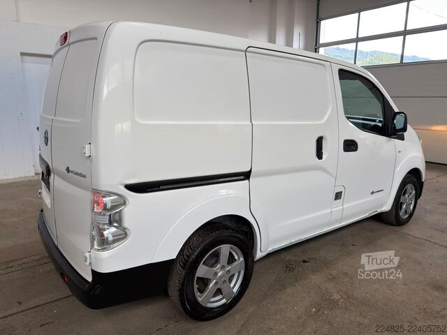 Slēgtais furgons NISSAN E-NV200 Elektro Kastenwagen 1.Hand BJ-2018