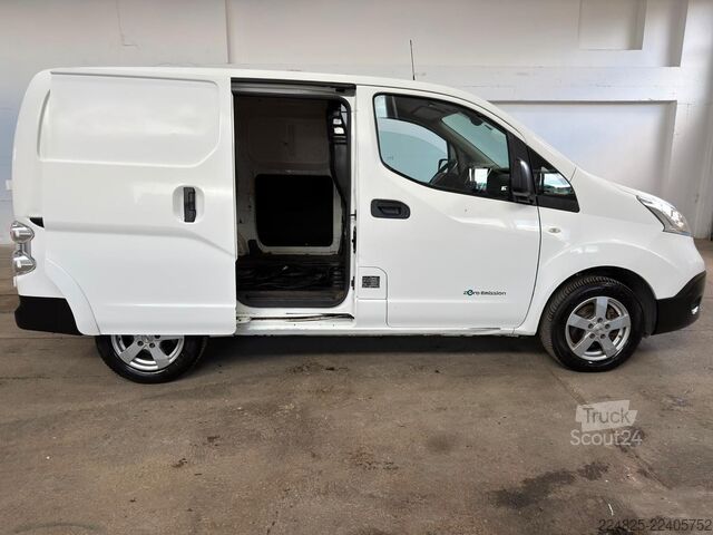 Slēgtais furgons NISSAN E-NV200 Elektro Kastenwagen 1.Hand BJ-2018