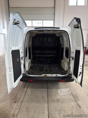 Slēgtais furgons NISSAN E-NV200 Elektro Kastenwagen 1.Hand BJ-2018