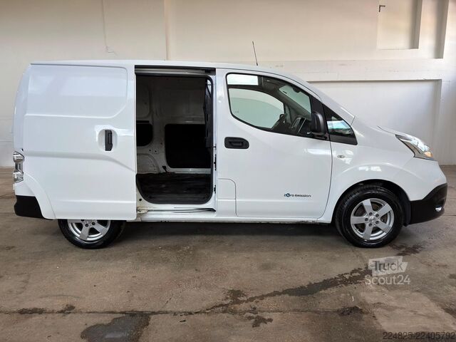 Slēgtais furgons NISSAN E-NV200 Elektro Kastenwagen 1.Hand BJ-2019