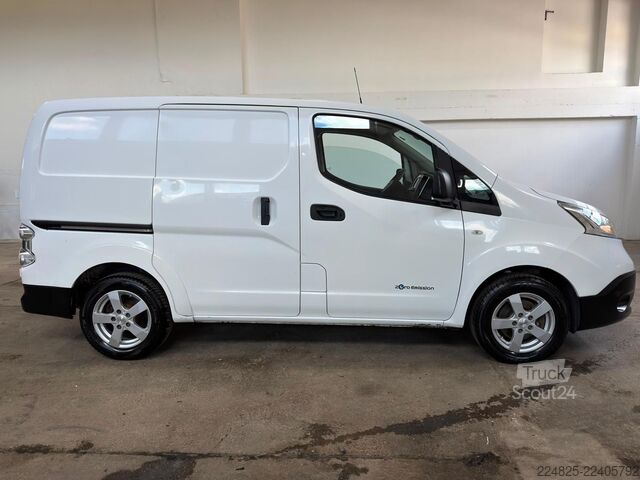 Slēgtais furgons NISSAN E-NV200 Elektro Kastenwagen 1.Hand BJ-2019