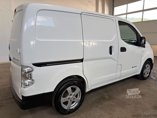 Slēgtais furgons NISSAN E-NV200 Elektro Kastenwagen 1.Hand BJ-2019