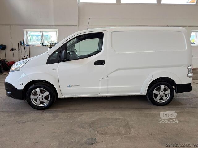 Slēgtais furgons NISSAN E-NV200 Elektro Kastenwagen 1.Hand BJ-2019