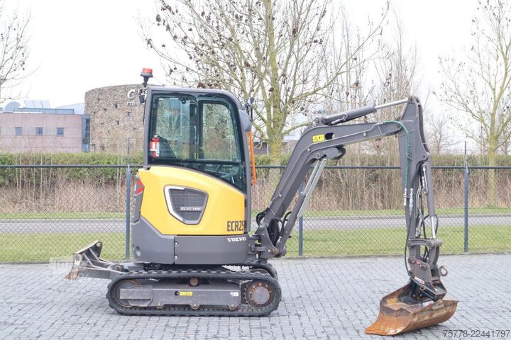 Minikaivinkone Volvo ECR25 ELECTRIC | JECR25D | TILTBUCKET | BUCKET ...