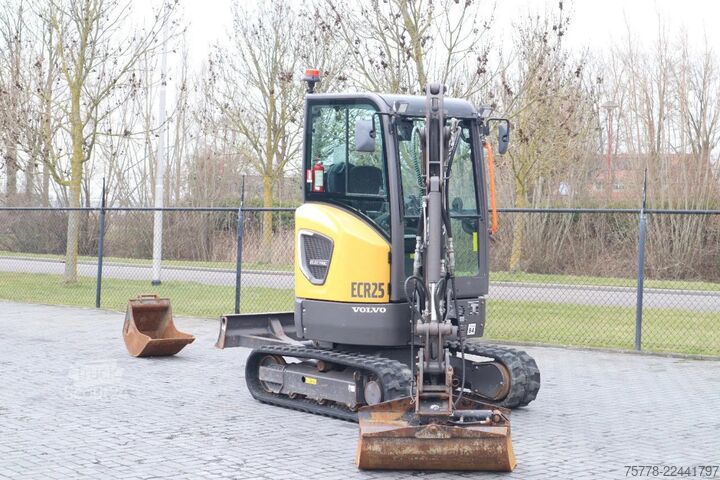 Minikaivinkone Volvo ECR25 ELECTRIC | JECR25D | TILTBUCKET | BUCKET ...