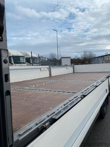 Speciallastbil MERCEDES-BENZ 2540Pritsche7,00m/KranHiab118/Lenkachse/NL13,9to