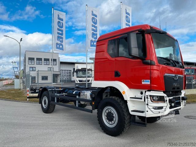 Spezial-LKW MAN TGM 18.250 4x4 BB/Fahrgestell/3-Sitze/Neu