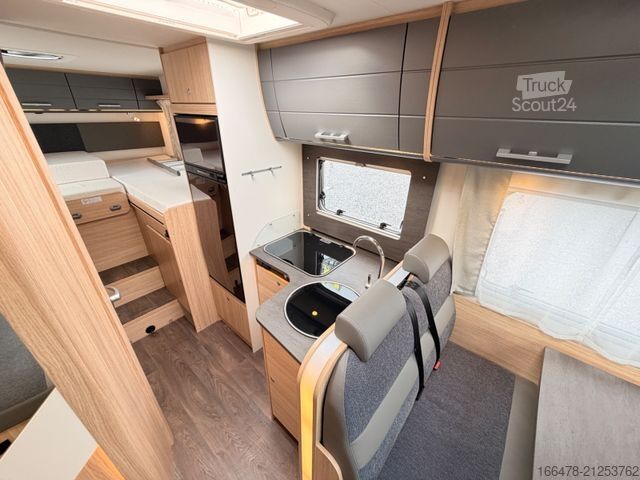 Semi-integrated camper SUNLIGHT T 67 *d*