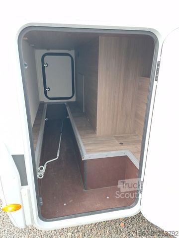 Avtodom z nadgradnjo (alkoven) CARADO pro A 132