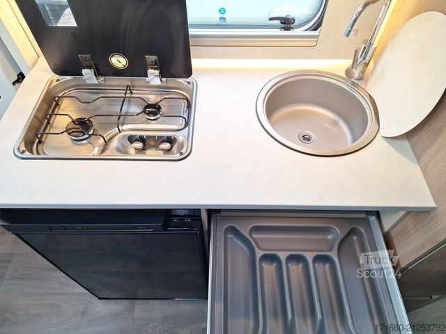 Avtodom z nadgradnjo (alkoven) CARADO pro A 132