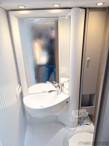 Avtodom z nadgradnjo (alkoven) CARADO pro A 132