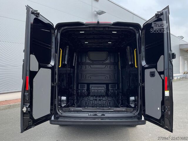 Vans ar augstu jumtu MAN TGE 3.200 L3H2 Kasten 4x4 Individual S ACC STHZ