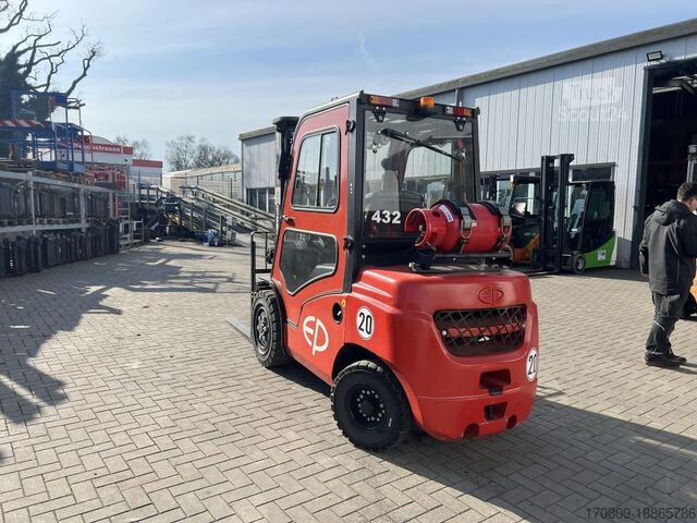 Voorlader vorkheftruck EP CPQD30T8