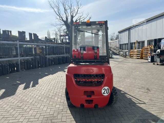 Voorlader vorkheftruck EP CPQD30T8