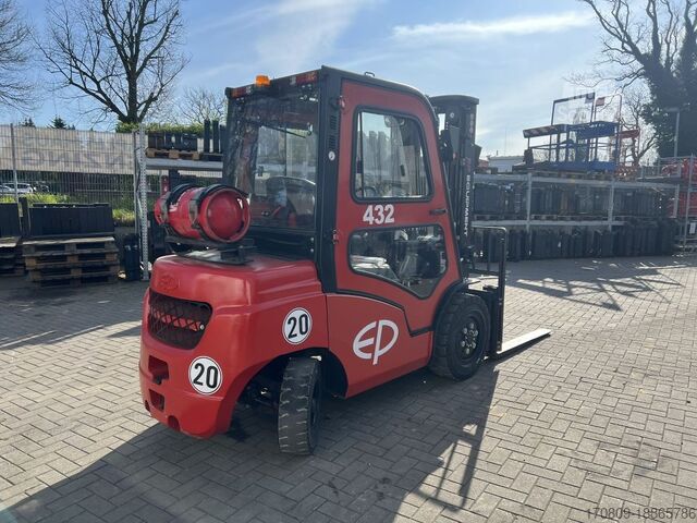 Voorlader vorkheftruck EP CPQD30T8