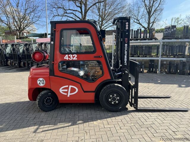 Voorlader vorkheftruck EP CPQD30T8