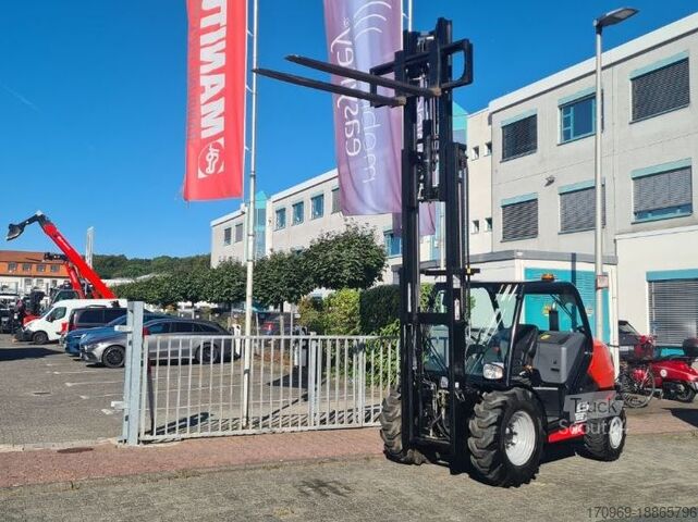 Terreinheftruck Manitou MC 25-4 ST5B S1 Buggy