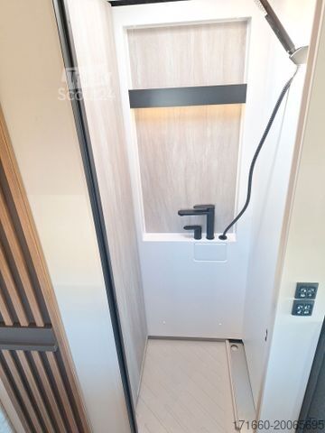 Halvintegrert bobil BÜRSTNER Signature SFT 7.1 180 PS|Hubbett|AHK|SAT|2x TV