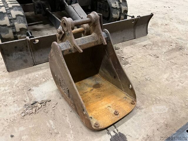 Mini bager JCB 16 C-1