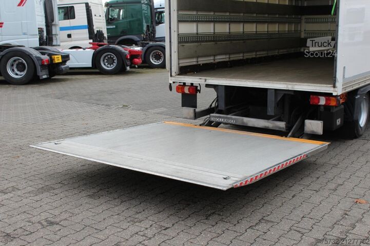 Transporter mit Koffer Mercedes-Benz Atego  818 Koffer Schlafkabine Laderbordwand