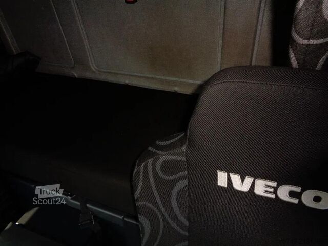 Плъзгащ се брезент Iveco Eurocargo 80EL21 Manual + Euro 6 + Dhollandia Lift