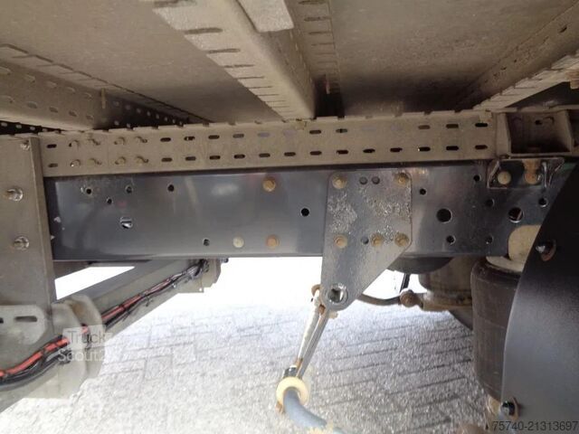 Плъзгащ се брезент Iveco Eurocargo 80EL21 Manual + Euro 6 + Dhollandia Lift