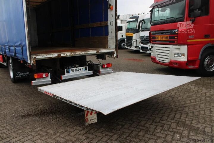 Bâché à rideaux latéraux Renault Midlum 220 + MANUAL + LIFT + 12T