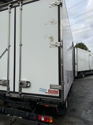 Lastbilchassis med kølekasse Mitzubischi canter