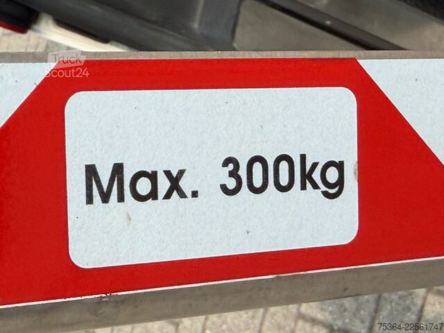 Minibuss VW Caddy Maxi 1.6 Tdi 5 Sitze Rollstuhlrampe Klima