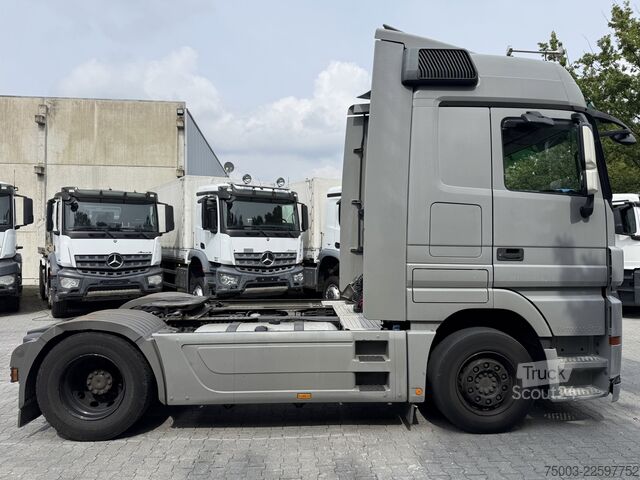 Tracteur routier standard Mercedes-Benz Actros MP3 1846 LS Megaspace