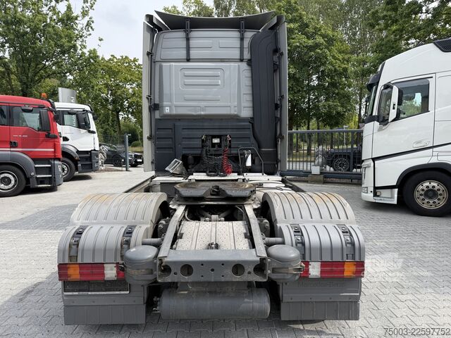 Tracteur routier standard Mercedes-Benz Actros MP3 1846 LS Megaspace