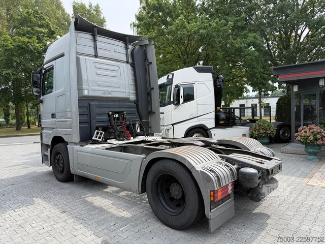 Tracteur routier standard Mercedes-Benz Actros MP3 1846 LS Megaspace