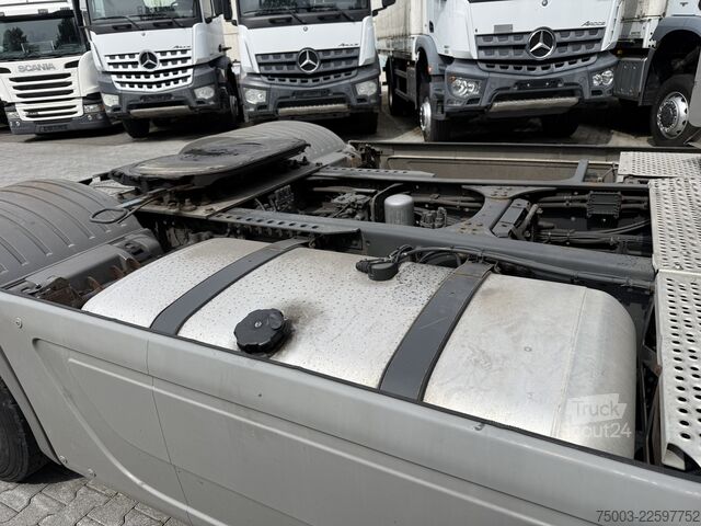 Tracteur routier standard Mercedes-Benz Actros MP3 1846 LS Megaspace