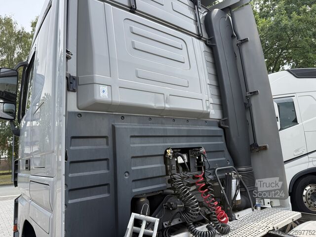 Tracteur routier standard Mercedes-Benz Actros MP3 1846 LS Megaspace